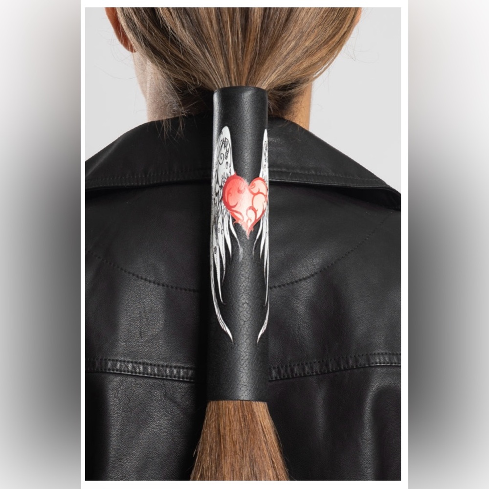 8” HEART & WINGS HAIR GLOVE